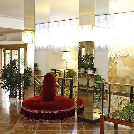 Lh Grand Hermitage